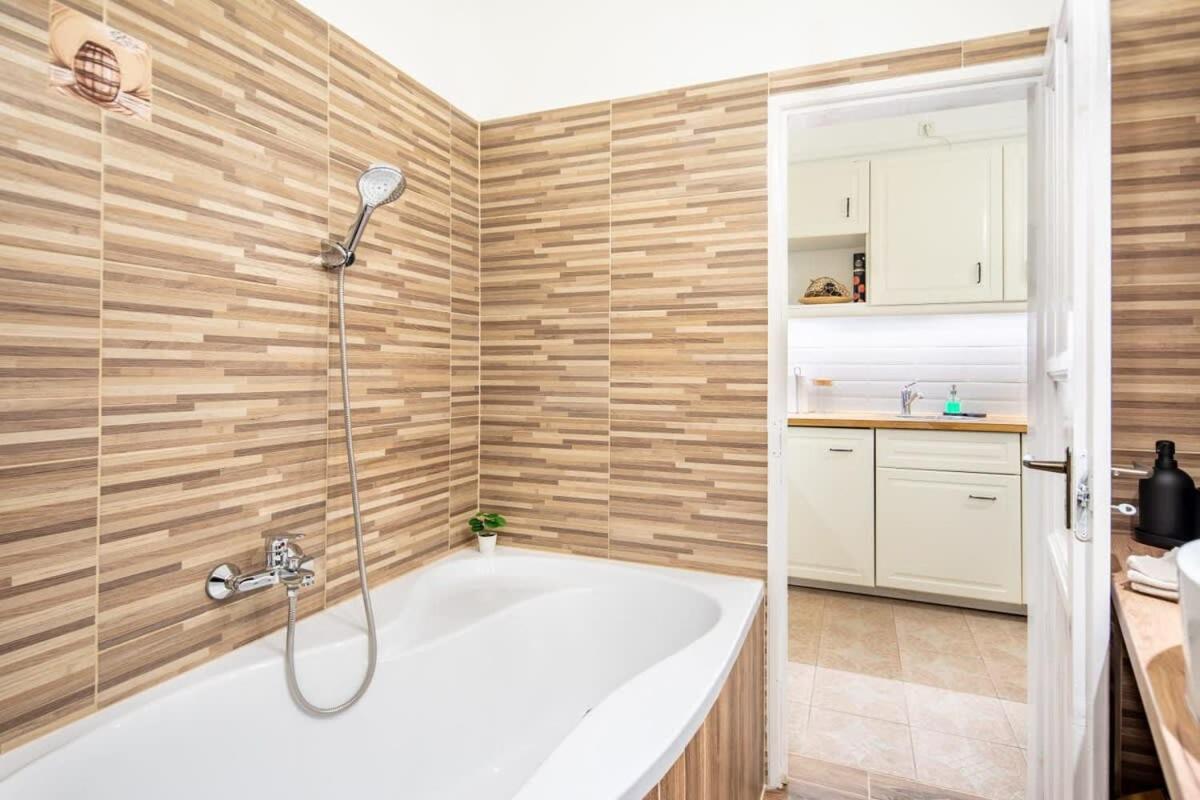 Convenient Apartment At Gastro Driven Location Budapest Exterior photo